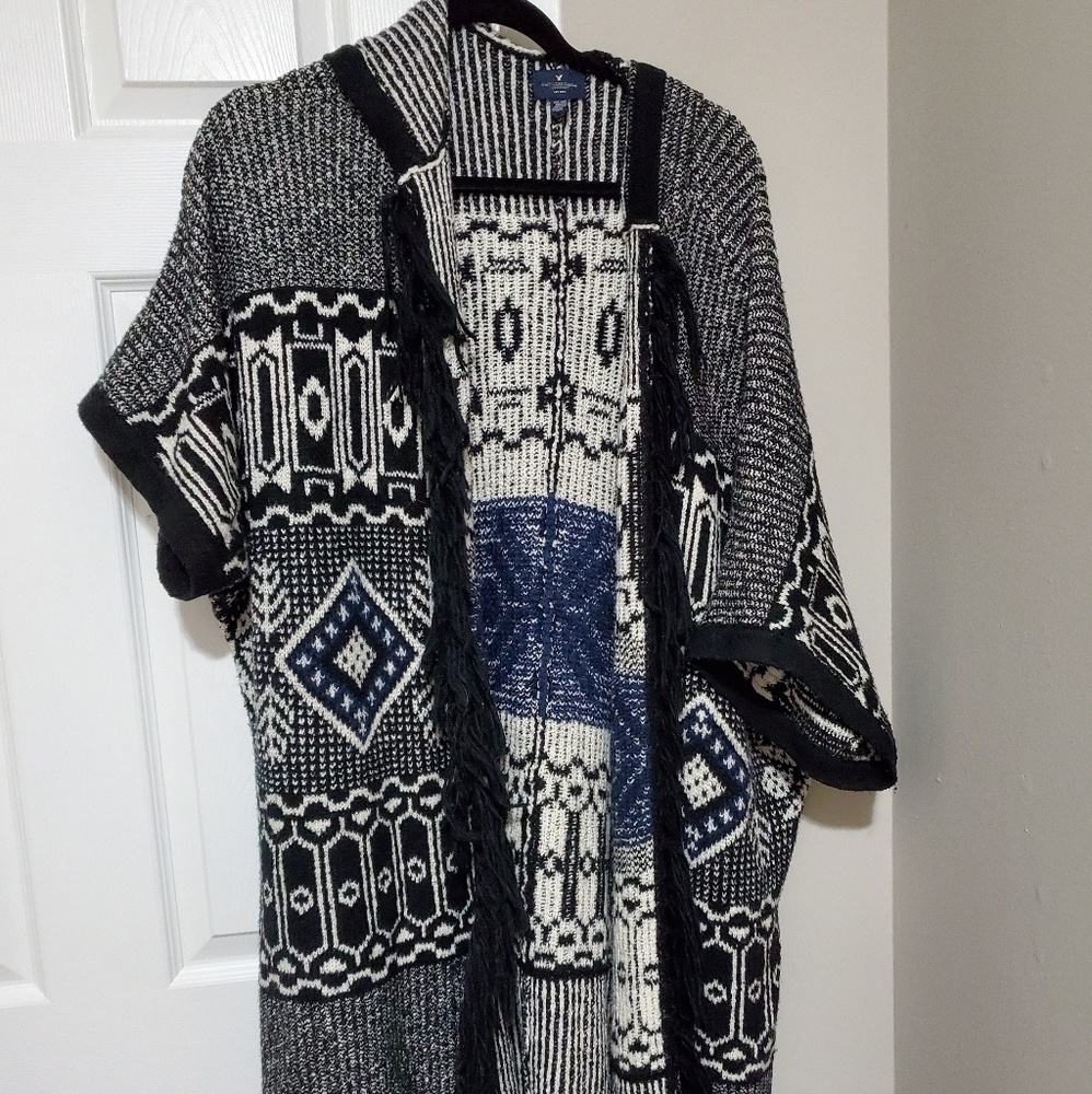 Tribal design short sleeved long sweater